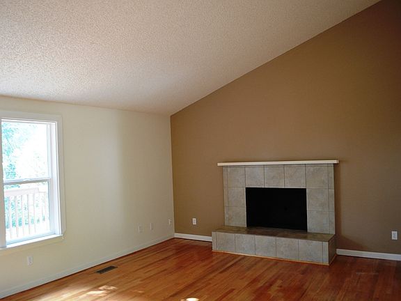 3rd image of 26417 Woodland Way S