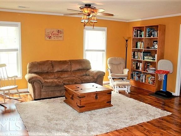 3rd image of 106 Sherwood Ct