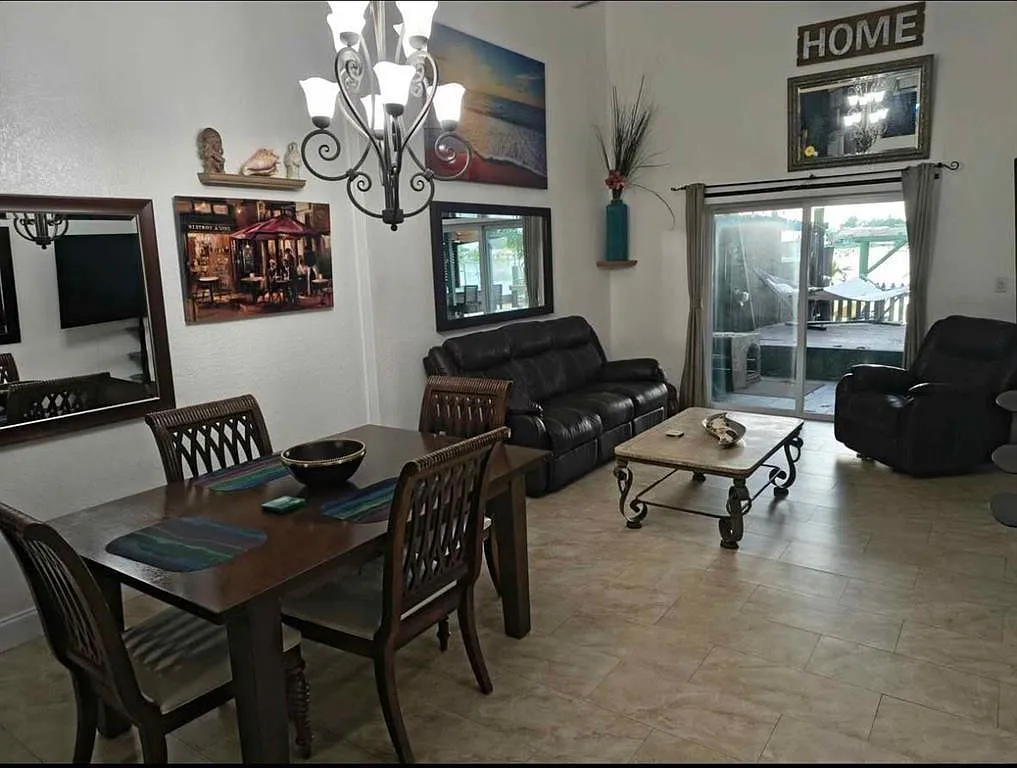 3 bed, 2.0 bath, 1056 sqft, $3,000 — Photo 4
