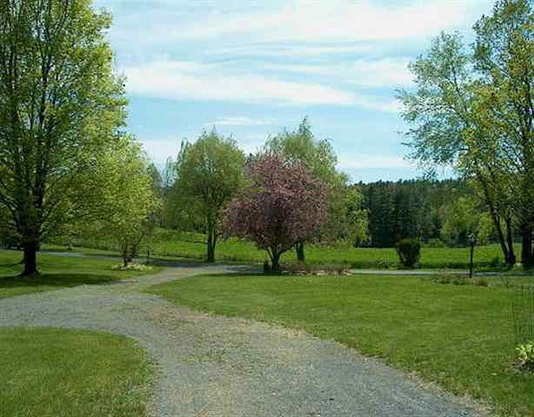 3rd image of 583 TURNPIKE Road