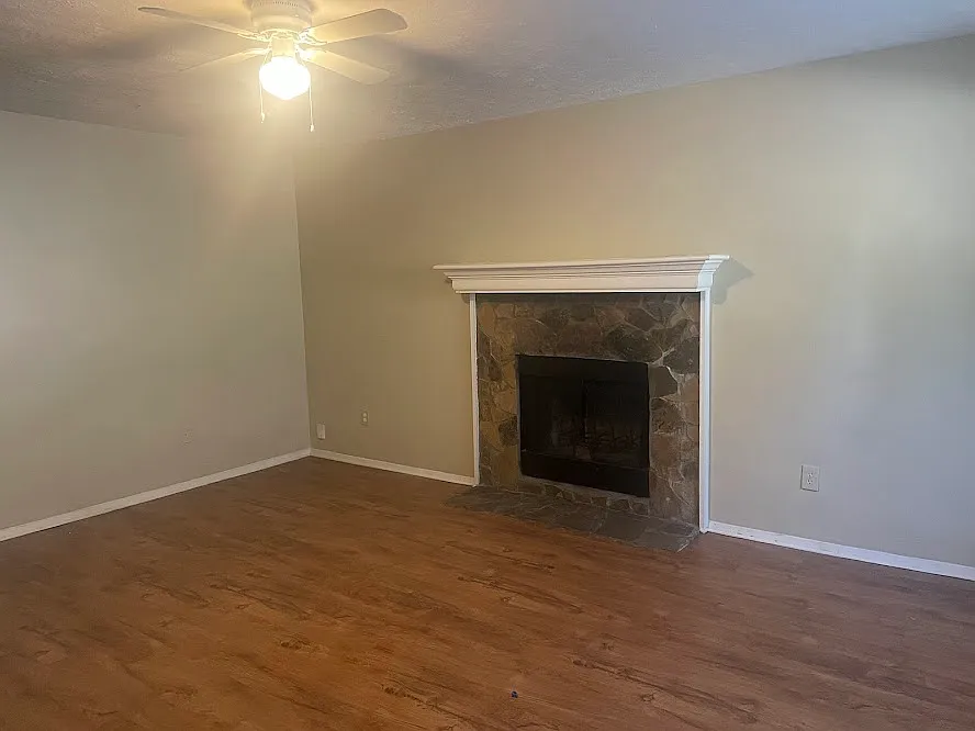 Building Photo - 2896 Spruce Cir #2896