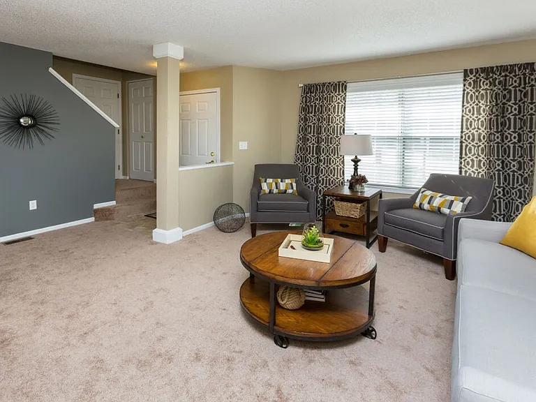 Ashworth Pointe & Foxboro Townhomes — Photo 11