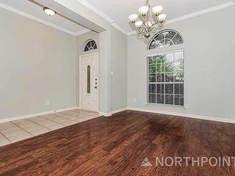 1204 Lost Valley Dr — Photo 4