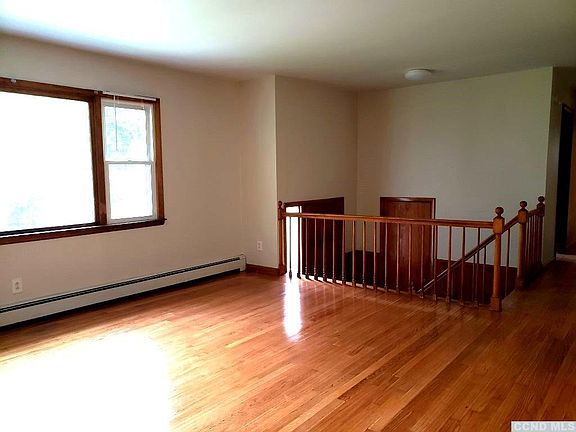 4th image of 2313 Spruce Dr