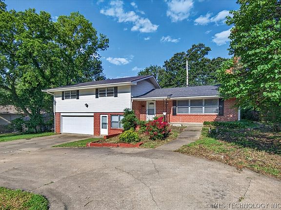 3rd image of 833 Winding Way
