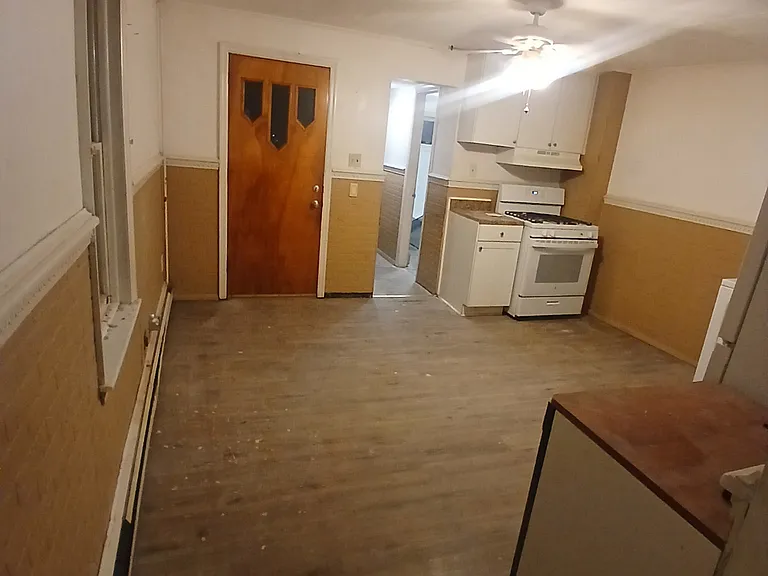303 E Grove St #2 — Photo 4
