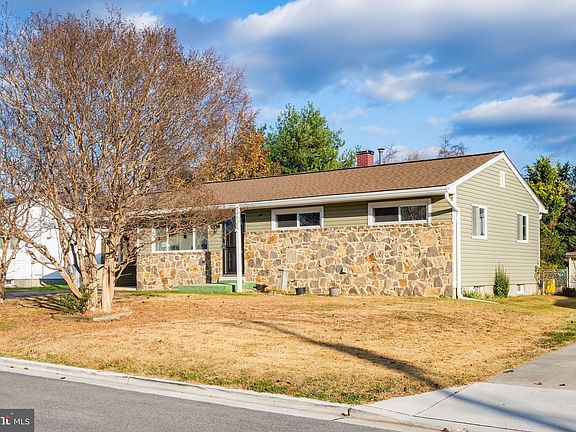 3rd image of 9 Idlewood St