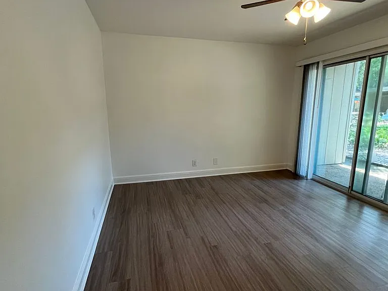500 E Riverside Dr #145 — Photo 6