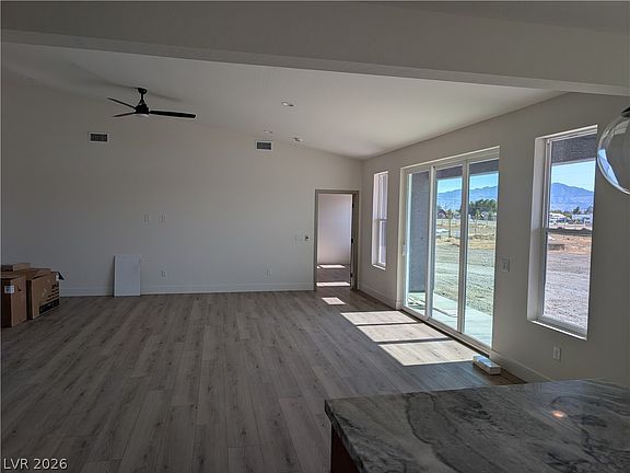 5th image of 901 E Kiowa St