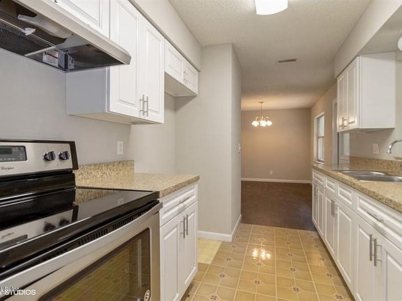 5th image of 2730 NE 42nd Pl