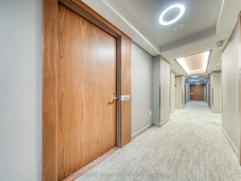 275 Village Green Sq #420 — Photo 4