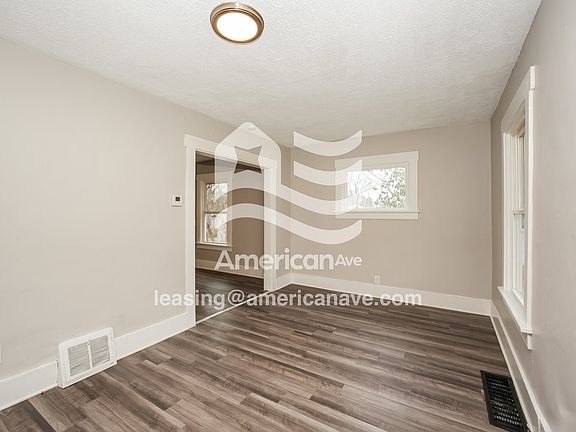 1557628_002_living_room_2.jpg