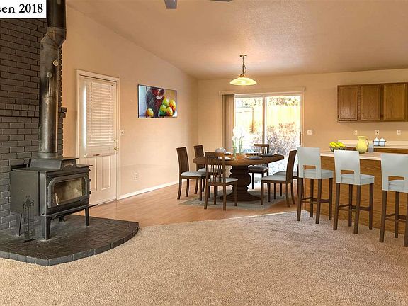3rd image of 665 Monte Vista Way