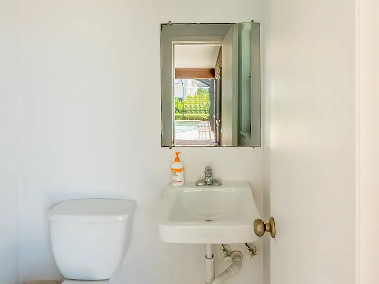 1131 Edington Pl — Photo 10