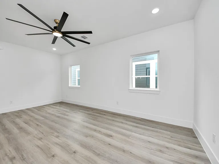 3524 Rebecca St — Photo 38