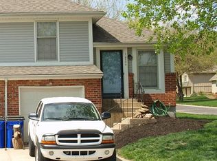 12800 S Blackfoot Dr, Olathe, KS 66062