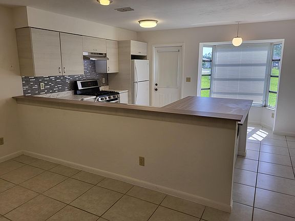 2nd image of 208 Oakmont Pkwy #17