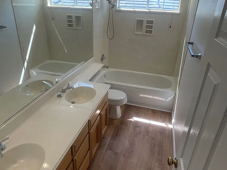 545 Glasgow Cir — Photo 23