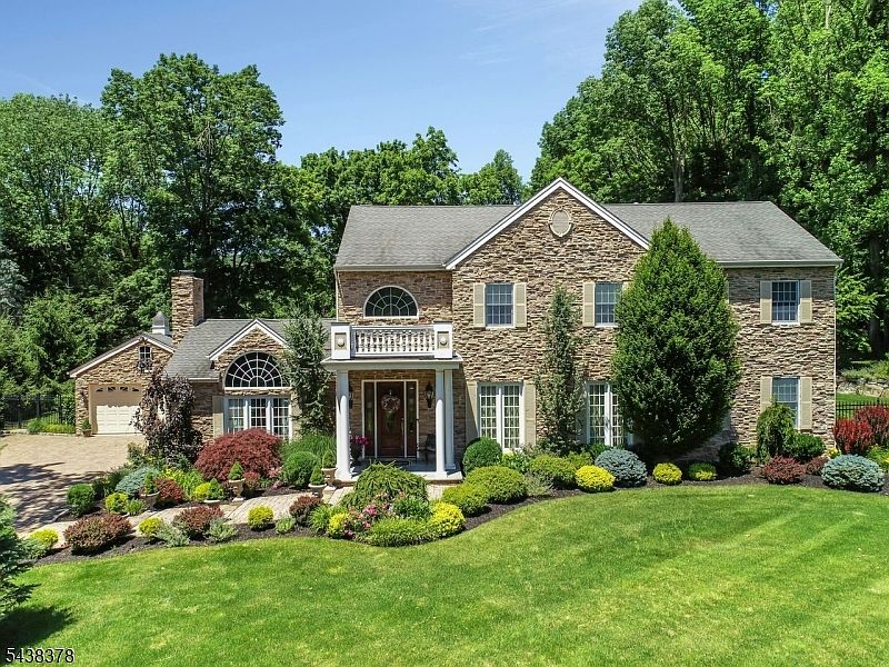 1st image of 4 Dogwood Dr