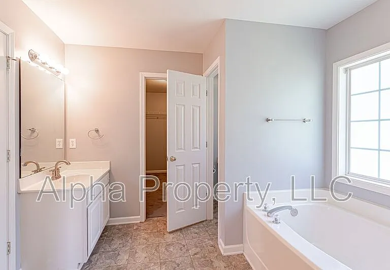 504 Collingsworth Ln — Photo 17