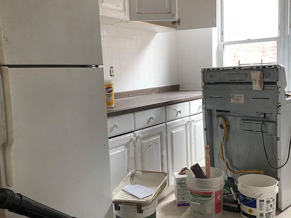 5th image of 848 E 222nd St