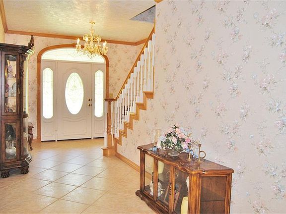 GRAND ENTRY FOYER