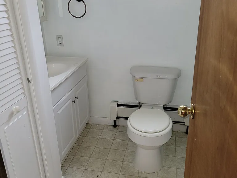 2564 Stewartstown Rd — Photo 4