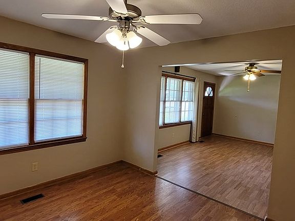 4th image of 4018 N Oak Street Ext