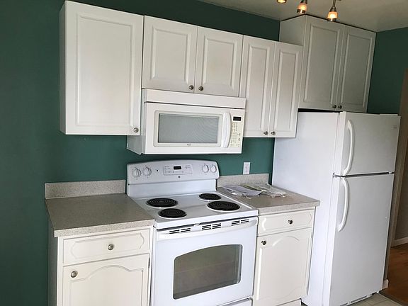 5th image of 819 Nob Hill Ave N APT 105