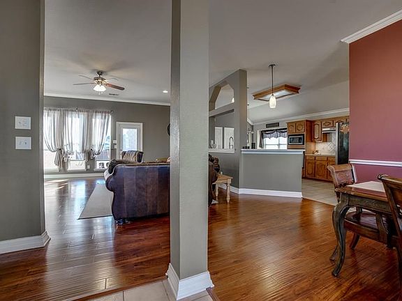 2nd image of 1102 Camelot Dr