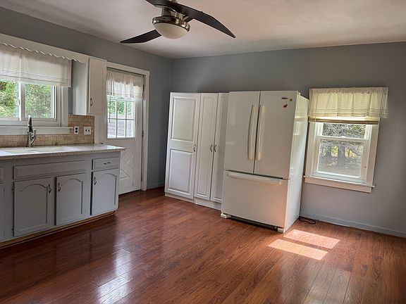 2nd image of 4825 Middle Rd