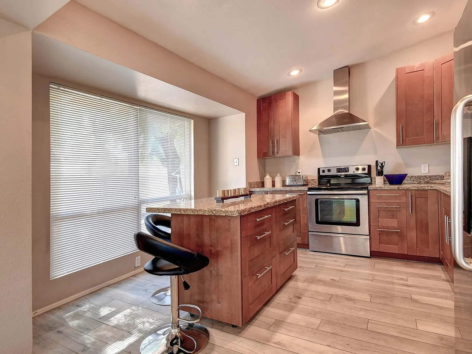 3 bed, 1398 sqft, $3,850 — Photo 2