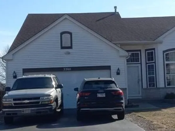 2200 Ashbrook Ln, Plainfield, IL 60586