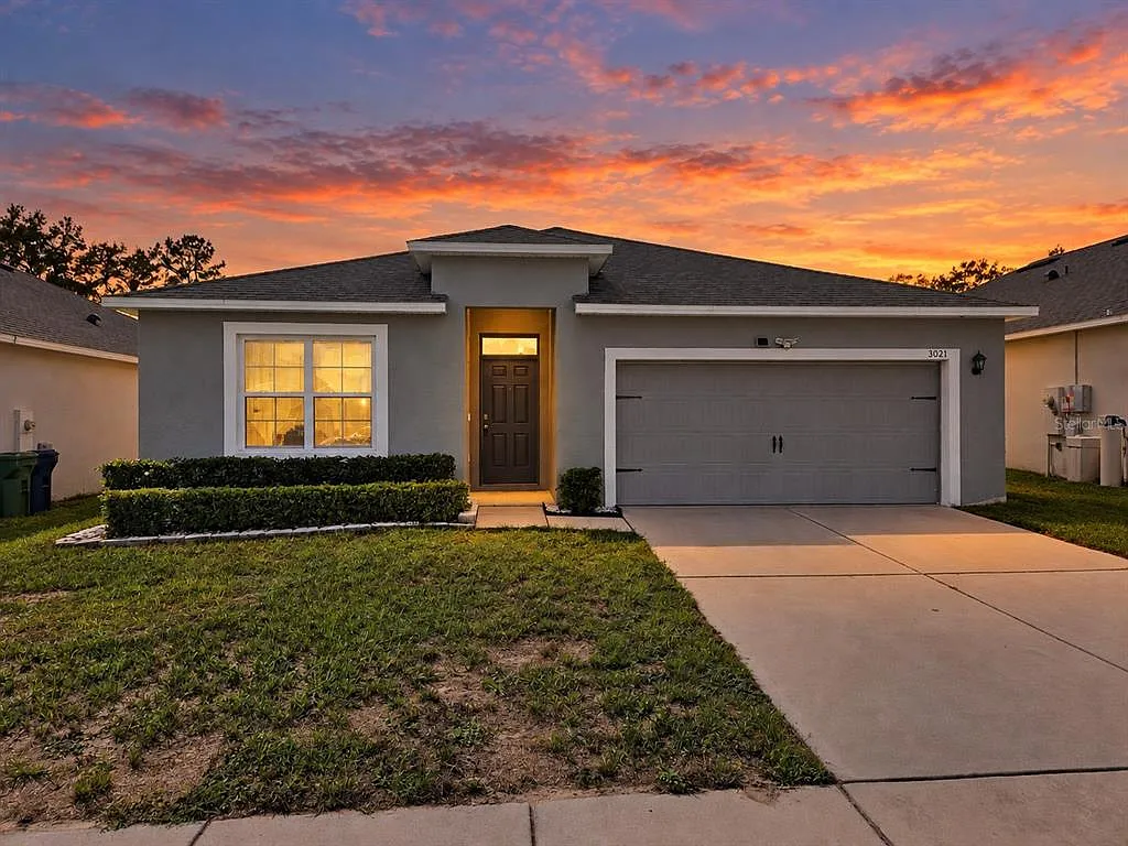 4 bed, 2.0 bath, 1851 sqft, $2,000 — Photo 1