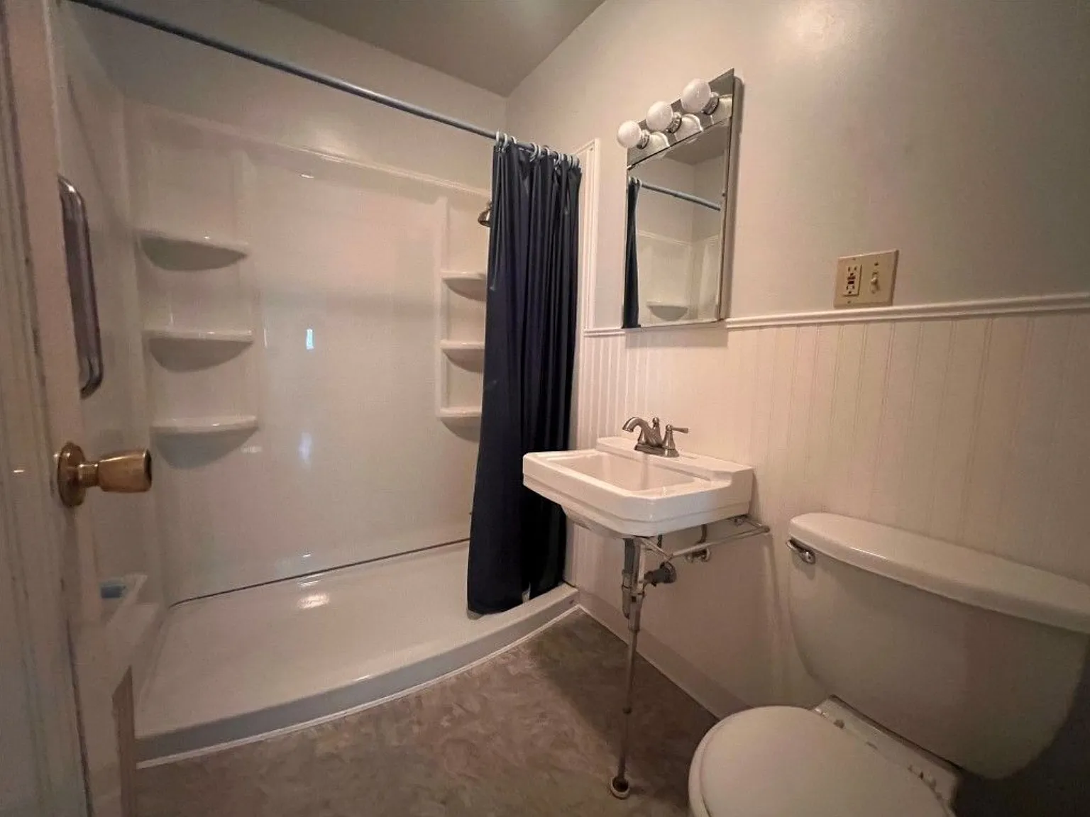 2 bed, 1000 sqft, $1,600 — Photo 4