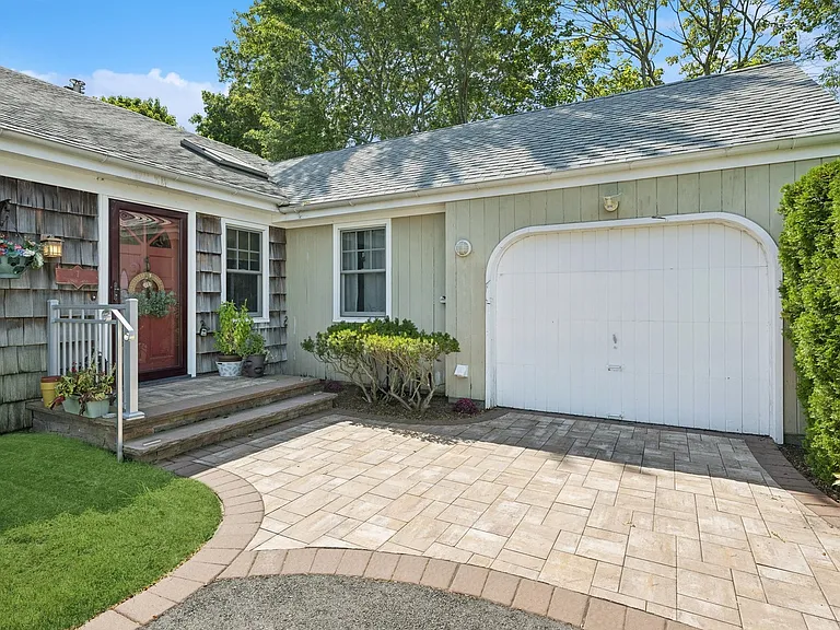 7 Linda Ln — Photo 2