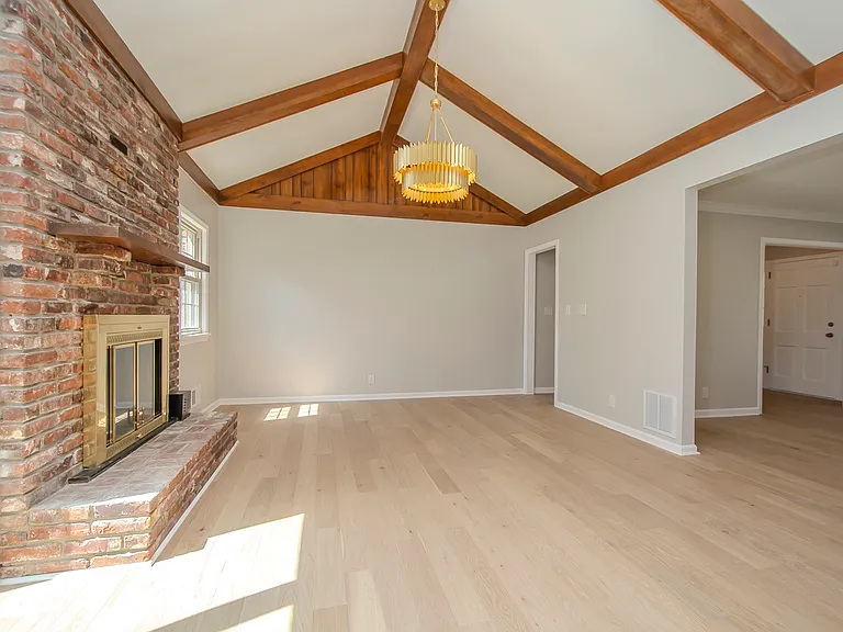 11802 Robindale Rd — Photo 17