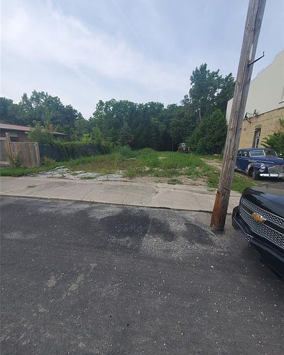 2nd image of 527 Florence Rd