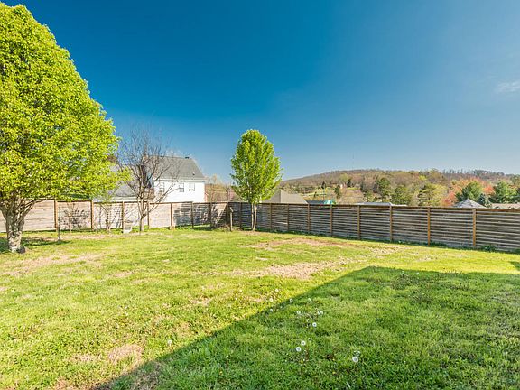 3rd image of 4409 Fringe Tree Dr