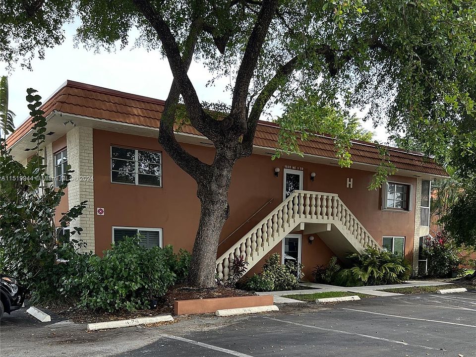1st image of 1920 NE 1st Ter APT 206H