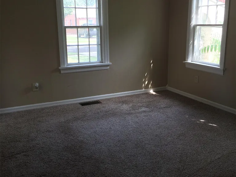 1202 S Travis St — Photo 5