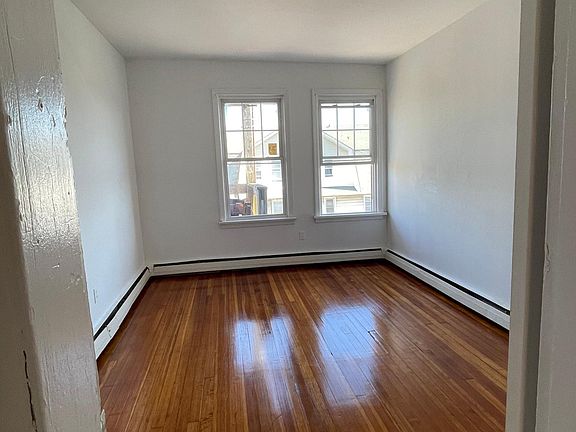 4th image of 944 Madison Ave