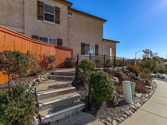 3rd image of 689 Mission De Oro Dr