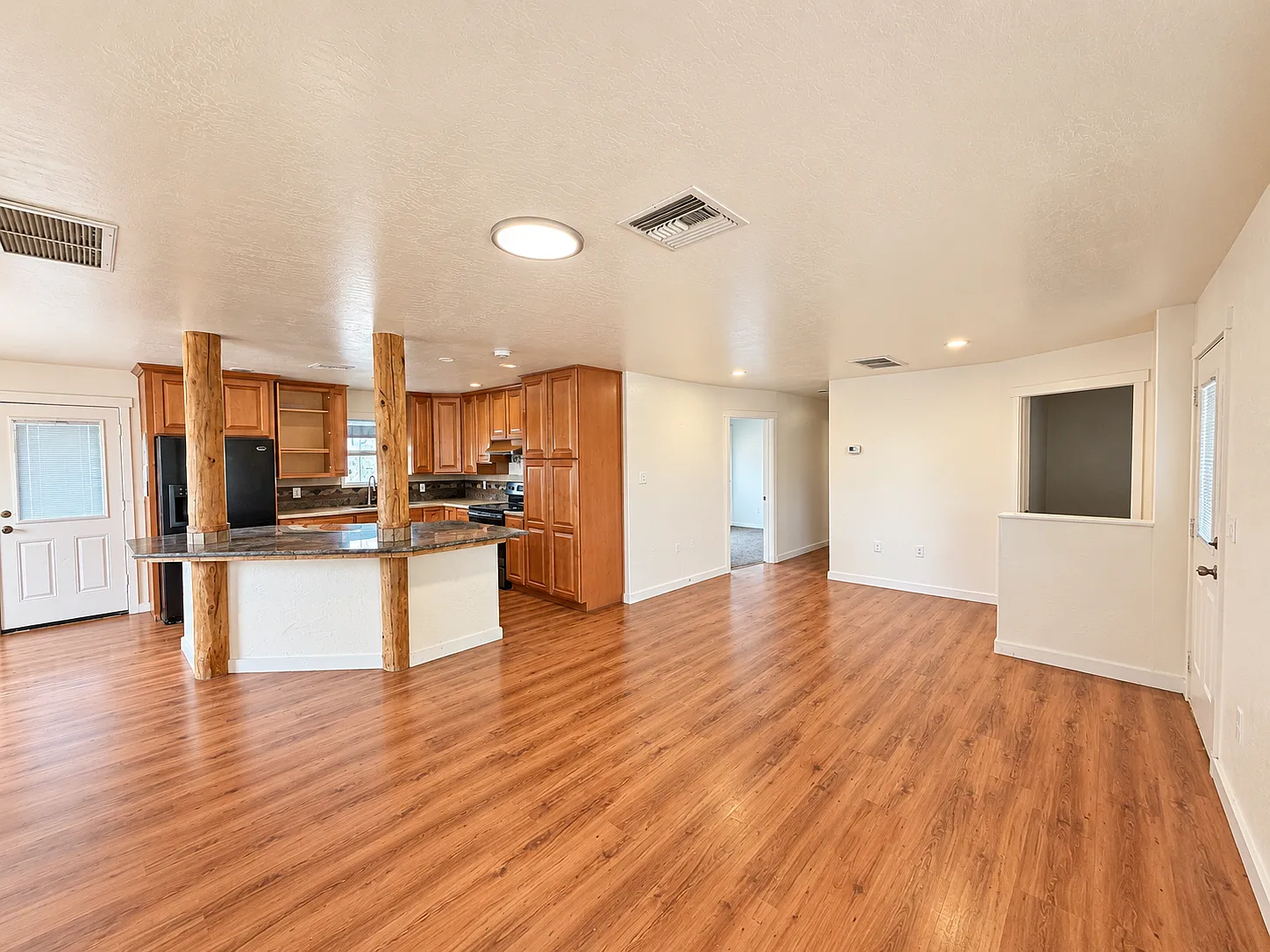 4 bed, 1647 sqft, $2,100 — Photo 3