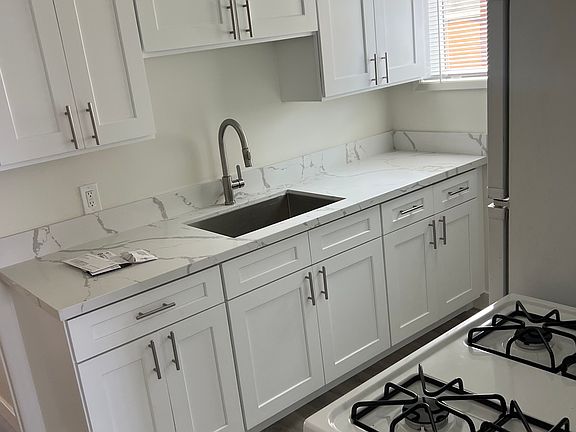 5th image of 408 Park Way