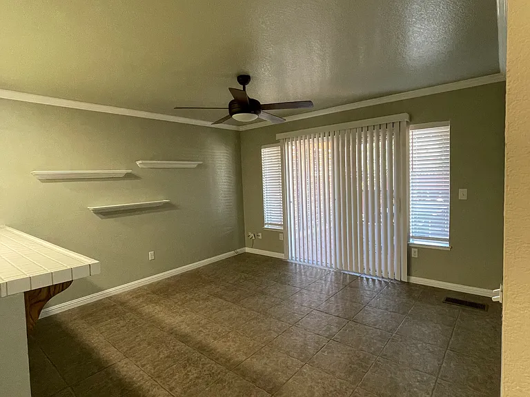 423 Kinsmill Ct — Photo 11