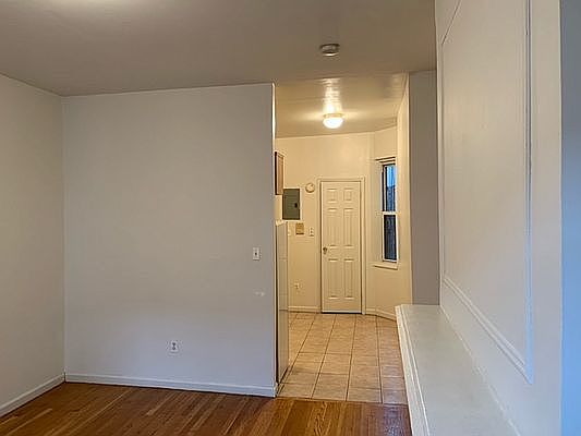 3rd image of 306 E 83rd St #B4