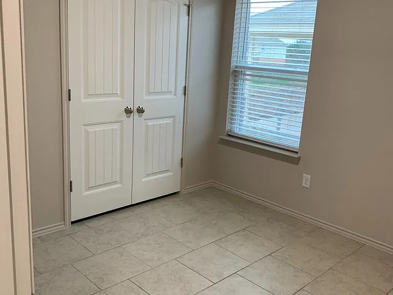 2432 FM 1113 — Photo 17