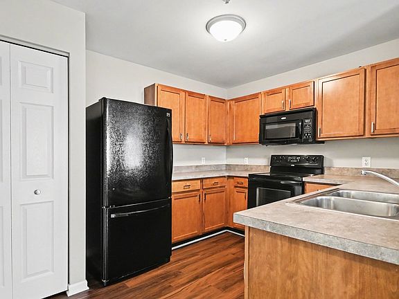 3rd image of 144 Bertram Dr #E