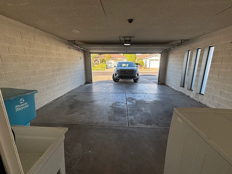 413 W Beverly Ln — Photo 12